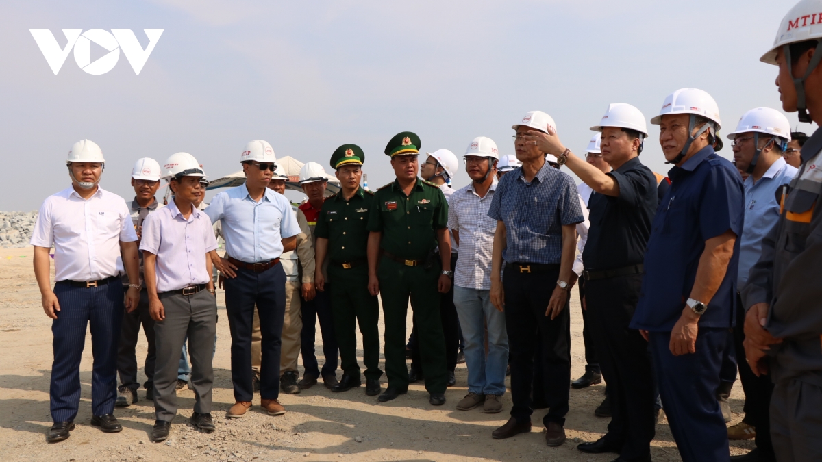 phó thủ tướng trần hồng hà kiểm tra các công trình trọng điểm tại quảng trị hình ảnh 1 pho thu tuong tran hong ha kiem tra cac cong trinh trong diem tai quang tri hinh anh 1