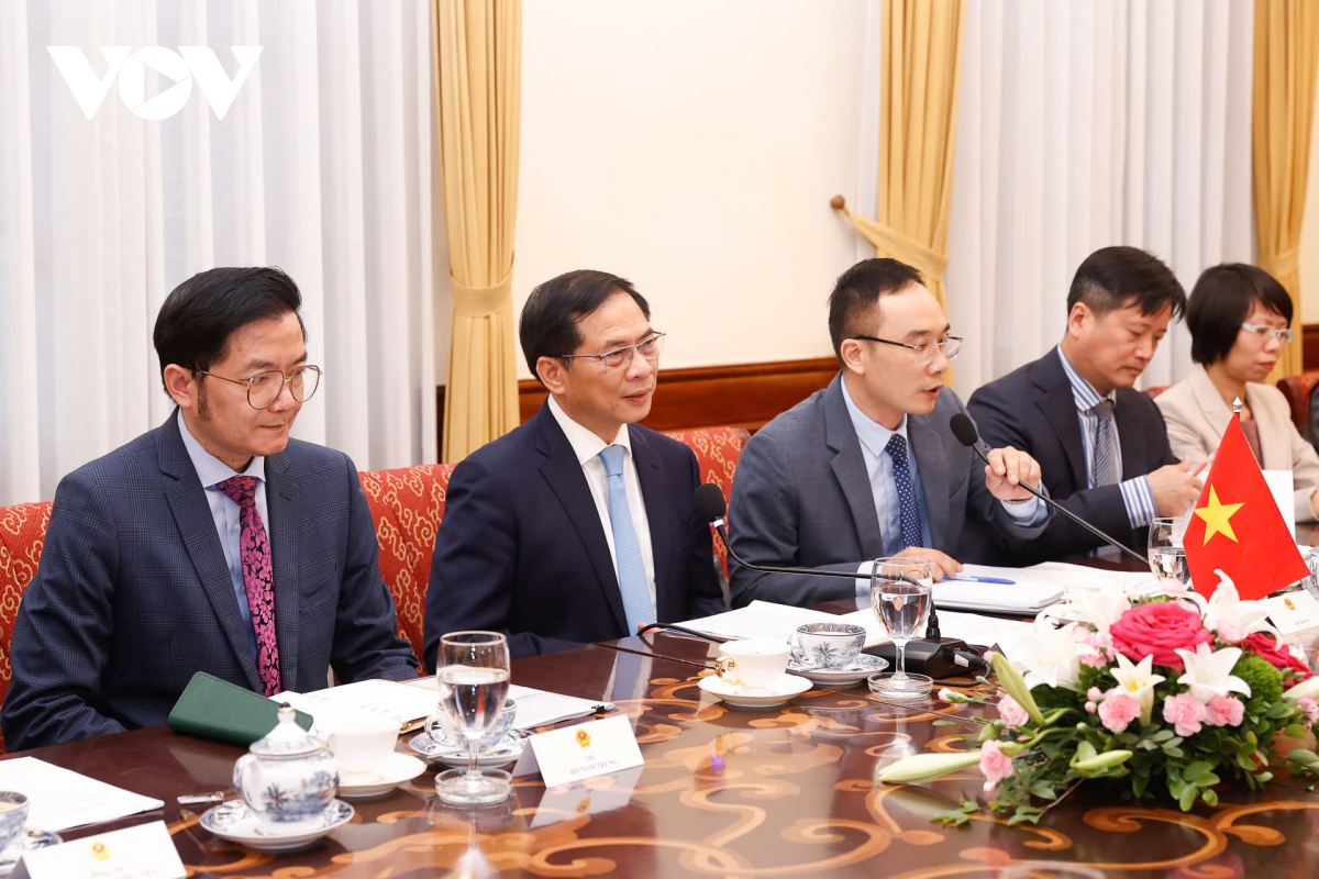 phó thủ tướng, bộ trưởng ngoại giao bùi thanh sơn hội đàm với bộ trưởng ngoại giao hàn quốc hình ảnh 3 pho thu tuong, bo truong ngoai giao bui thanh son hoi dam voi bo truong ngoai giao han quoc hinh anh 3