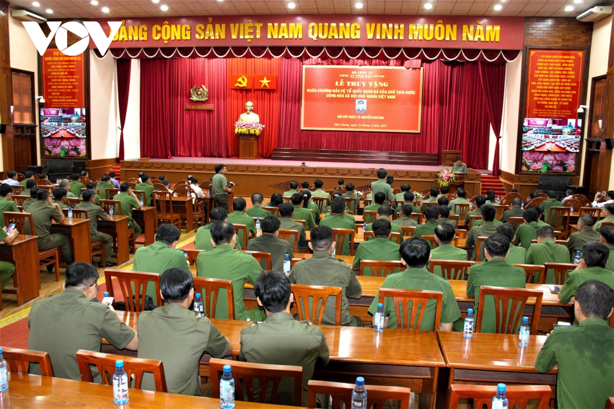 truy tặng huân chương bảo vệ tổ quốc hạng ba cho thiếu tá nguyễn văn kha hình ảnh 1 truy tang huan chuong bao ve to quoc hang ba cho thieu ta nguyen van kha hinh anh 1