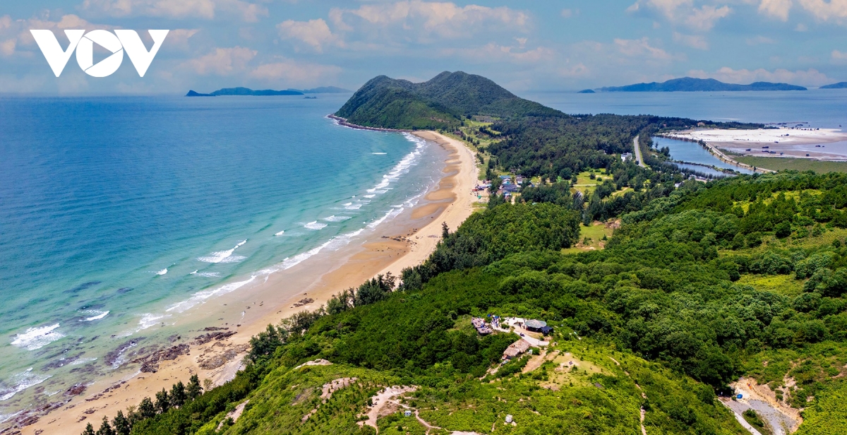 Điểm danh các bãi biển hấp dẫn nhất mùa hè ở quảng ninh hình ảnh 1 Diem danh cac bai bien hap dan nhat mua he o quang ninh hinh anh 1