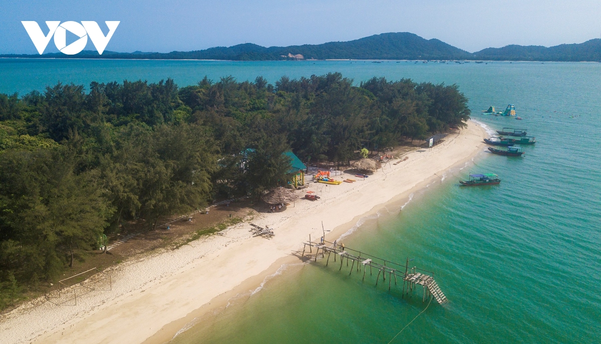 Điểm danh các bãi biển hấp dẫn nhất mùa hè ở quảng ninh hình ảnh 5 Diem danh cac bai bien hap dan nhat mua he o quang ninh hinh anh 5