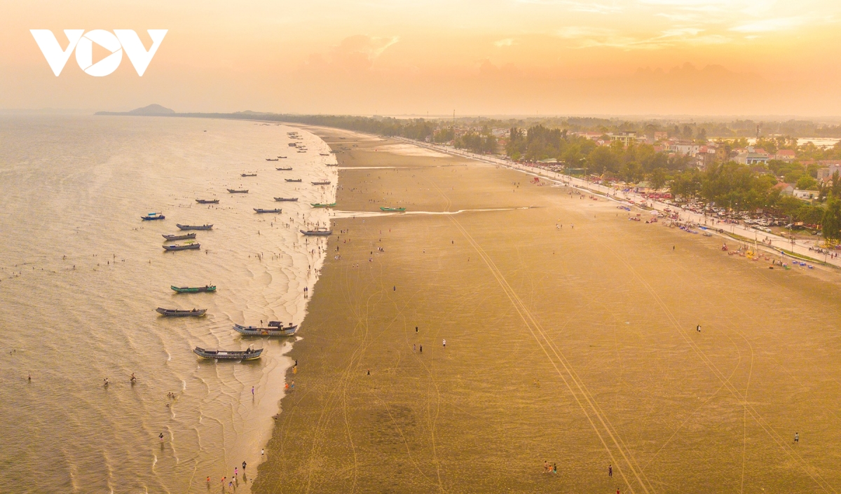Điểm danh các bãi biển hấp dẫn nhất mùa hè ở quảng ninh hình ảnh 7 Diem danh cac bai bien hap dan nhat mua he o quang ninh hinh anh 7