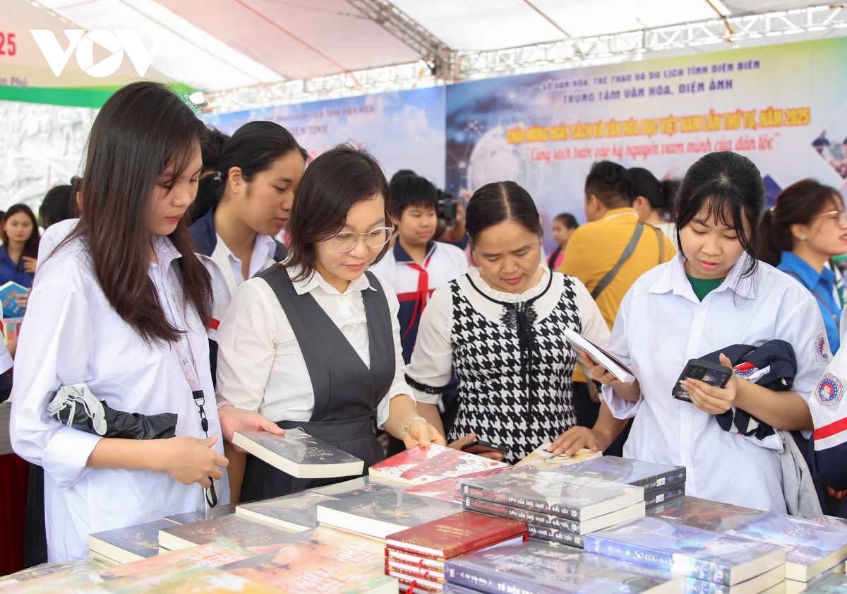 lan tỏa văn hóa đọc từ ngày sách việt nam lần thứ 4 tại Điện biên hình ảnh 1 lan toa van hoa doc tu ngay sach viet nam lan thu 4 tai Dien bien hinh anh 1