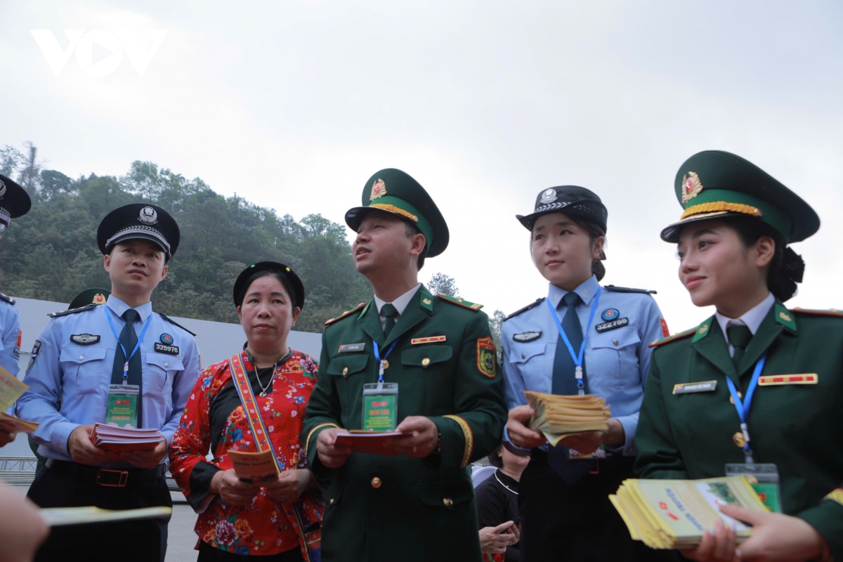 tọa đàm chiến sĩ, cán bộ việt nam trung quốc với chủ đề sắt son tình đồng chí hình ảnh 3 toa dam chien si, can bo viet nam trung quoc voi chu de sat son tinh dong chi hinh anh 3