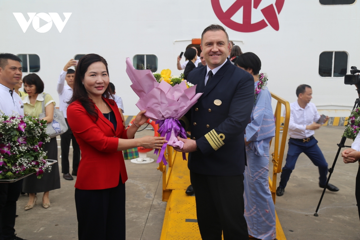 quảng ninh đón chuyến tàu biển chở hơn 1.700 du khách nhật bản hình ảnh 1 quang ninh don chuyen tau bien cho hon 1.700 du khach nhat ban hinh anh 1