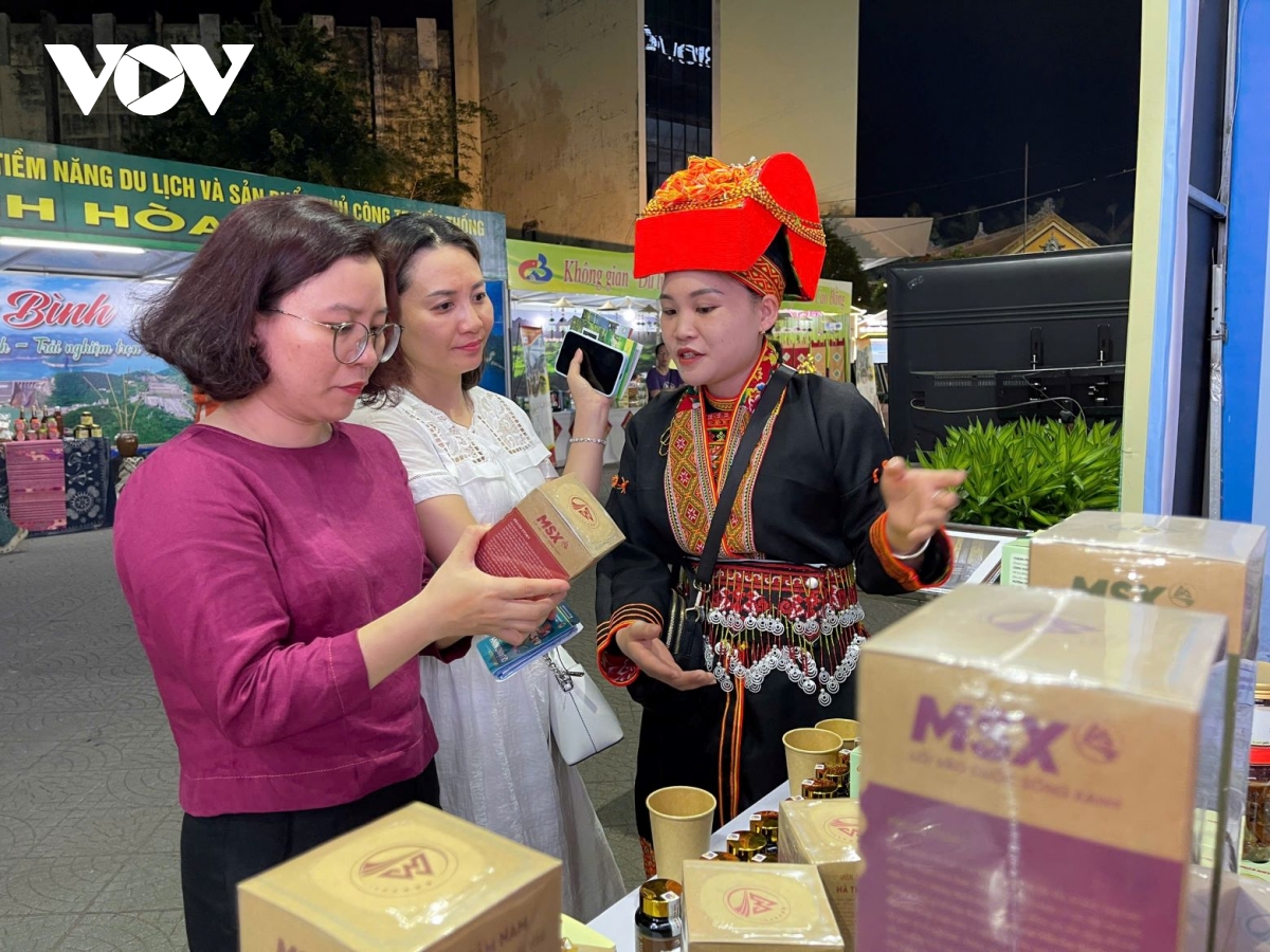 triển lãm du lịch, di sản văn hóa, danh thắng việt nam tại huế hình ảnh 5 trien lam du lich, di san van hoa, danh thang viet nam tai hue hinh anh 5