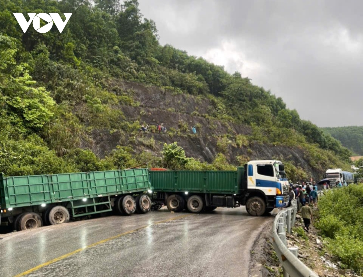 quảng bình một phụ nữ tử vong tại chỗ sau khi va chạm với xe đầu kéo hình ảnh 1 quang binh mot phu nu tu vong tai cho sau khi va cham voi xe dau keo hinh anh 1