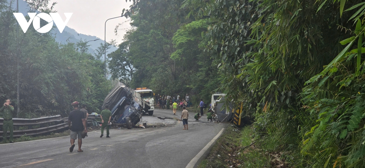 tai nạn giao thông liên hoàn, đèo bảo lộc ách tắc kéo dài hình ảnh 3 tai nan giao thong lien hoan, deo bao loc ach tac keo dai hinh anh 3