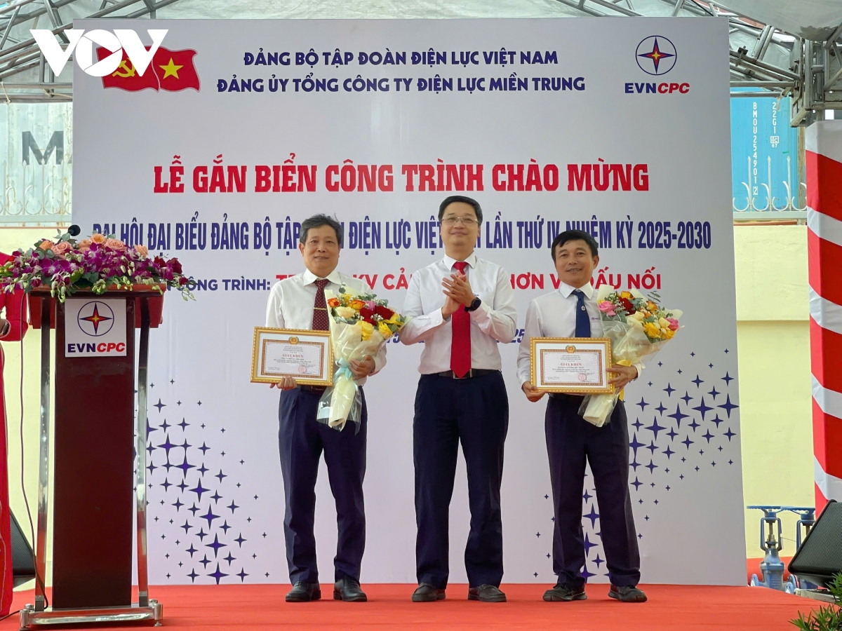 gắn biển công trình trạm biến áp 110kv cảng quy nhơn hình ảnh 3 gan bien cong trinh tram bien ap 110kv cang quy nhon hinh anh 3