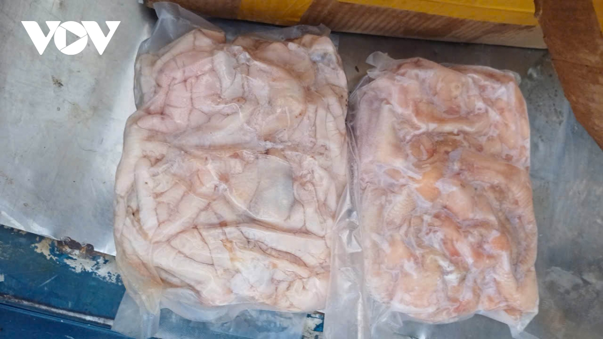 Thái Nguyên tiêu hủy gần 1 tấn chân gà rút xương, cá nục không nguồn gốc xuất xứ