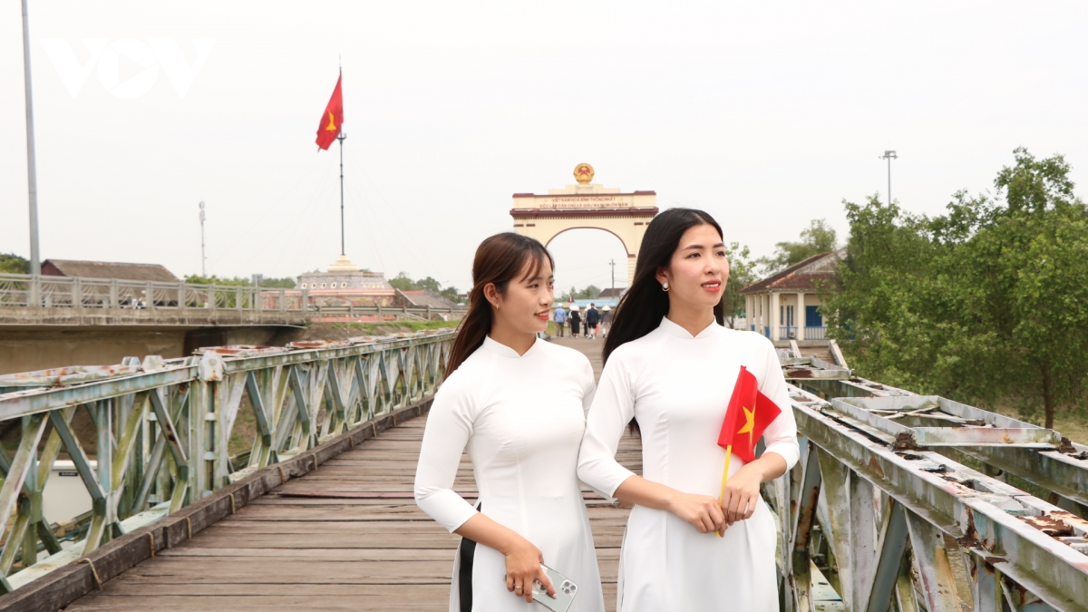 những người mẹ đôi bờ sông bến hải hình ảnh 10 nhung nguoi me doi bo song ben hai hinh anh 10