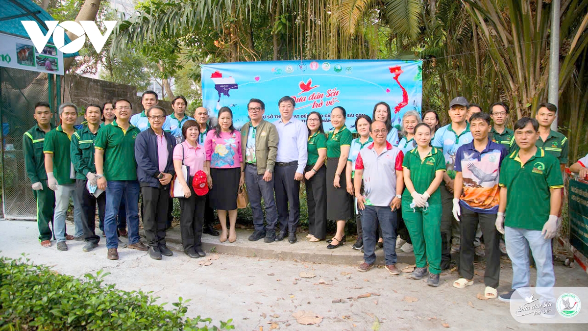 Đưa 6 cá thể sếu đầu đỏ về vườn quốc gia tràm chim hình ảnh 1 Dua 6 ca the seu dau do ve vuon quoc gia tram chim hinh anh 1