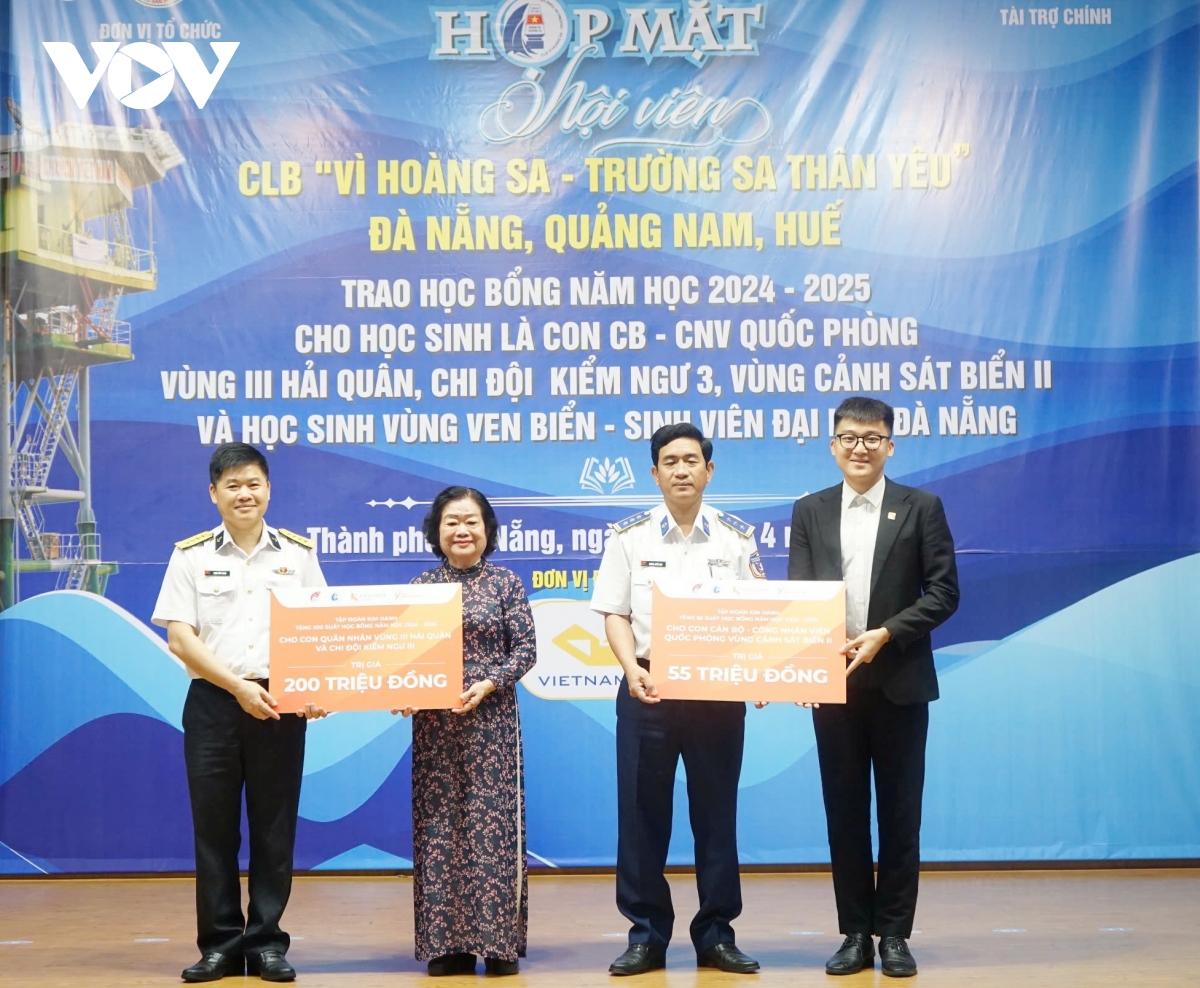 cau lac bo vi hoang sa- truong sa than yeu tiep suc hoc sinh ngheo hinh anh 3