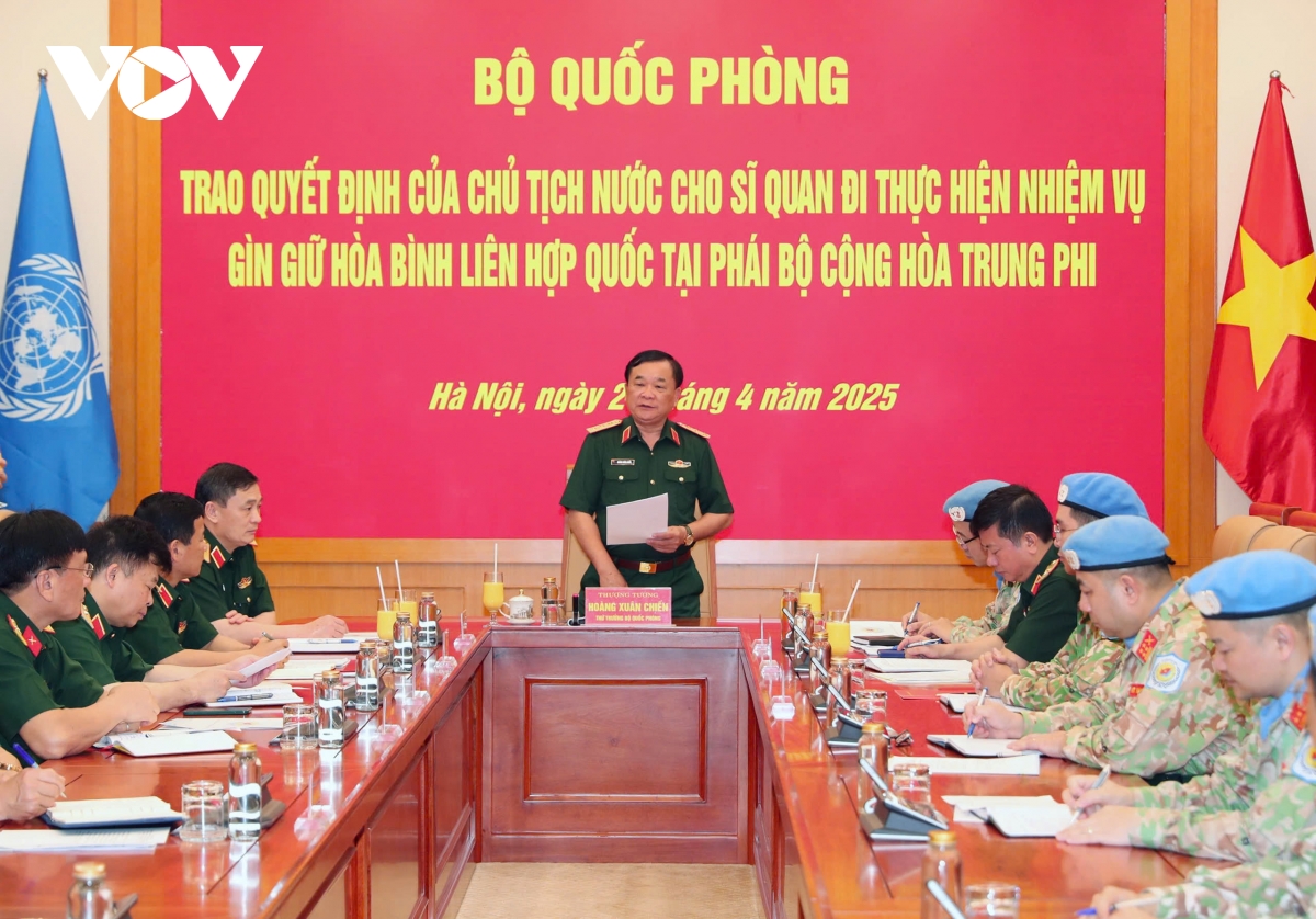 trao quyết định của chủ tịch nước cho sĩ quan gìn giữ hòa bình liên hợp quốc hình ảnh 2 trao quyet dinh cua chu tich nuoc cho si quan gin giu hoa binh lien hop quoc hinh anh 2