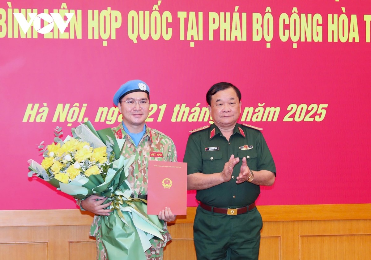 trao quyết định của chủ tịch nước cho sĩ quan gìn giữ hòa bình liên hợp quốc hình ảnh 1 trao quyet dinh cua chu tich nuoc cho si quan gin giu hoa binh lien hop quoc hinh anh 1