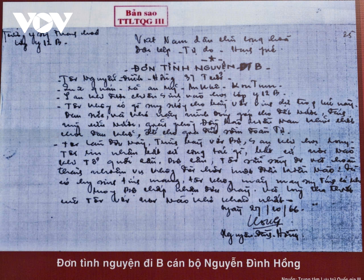 gia lai trao tra ho so can bo di b va trien lam troi day mien dat bazan hinh anh 3