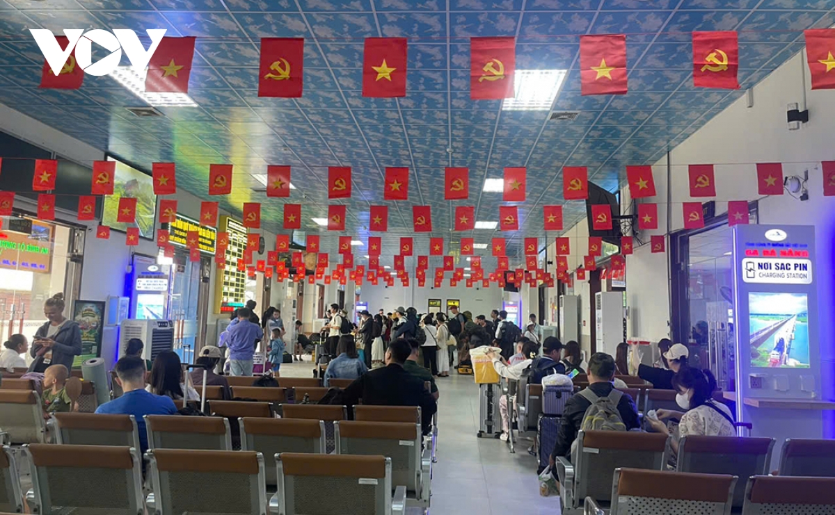 Đoàn tàu thống nhất - kết nối triệu trái tim sẽ gặp nhau tại Đà nẵng trưa 30 4 hình ảnh 3 Doan tau thong nhat - ket noi trieu trai tim se gap nhau tai Da nang trua 30 4 hinh anh 3