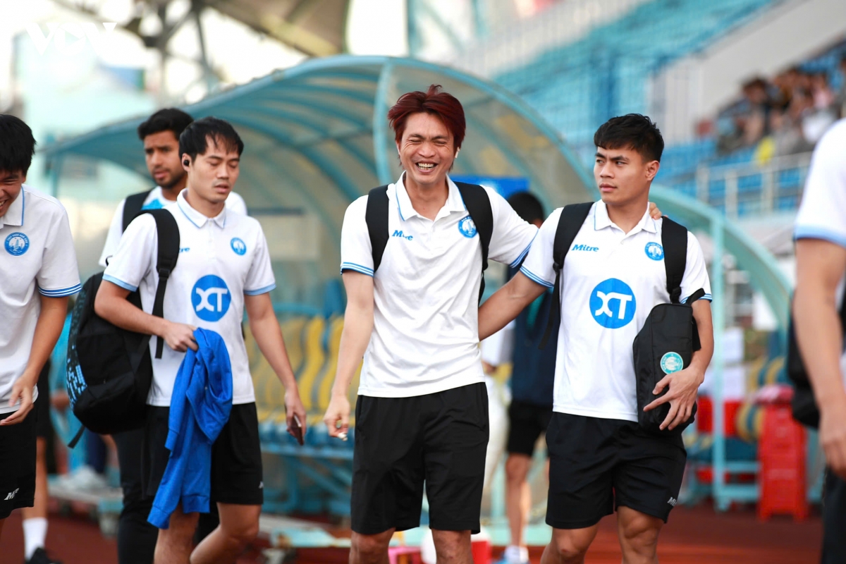 ket qua v-league hom nay 13 4 nam Dinh bi clb tp.hcm cam hoa hinh anh 8