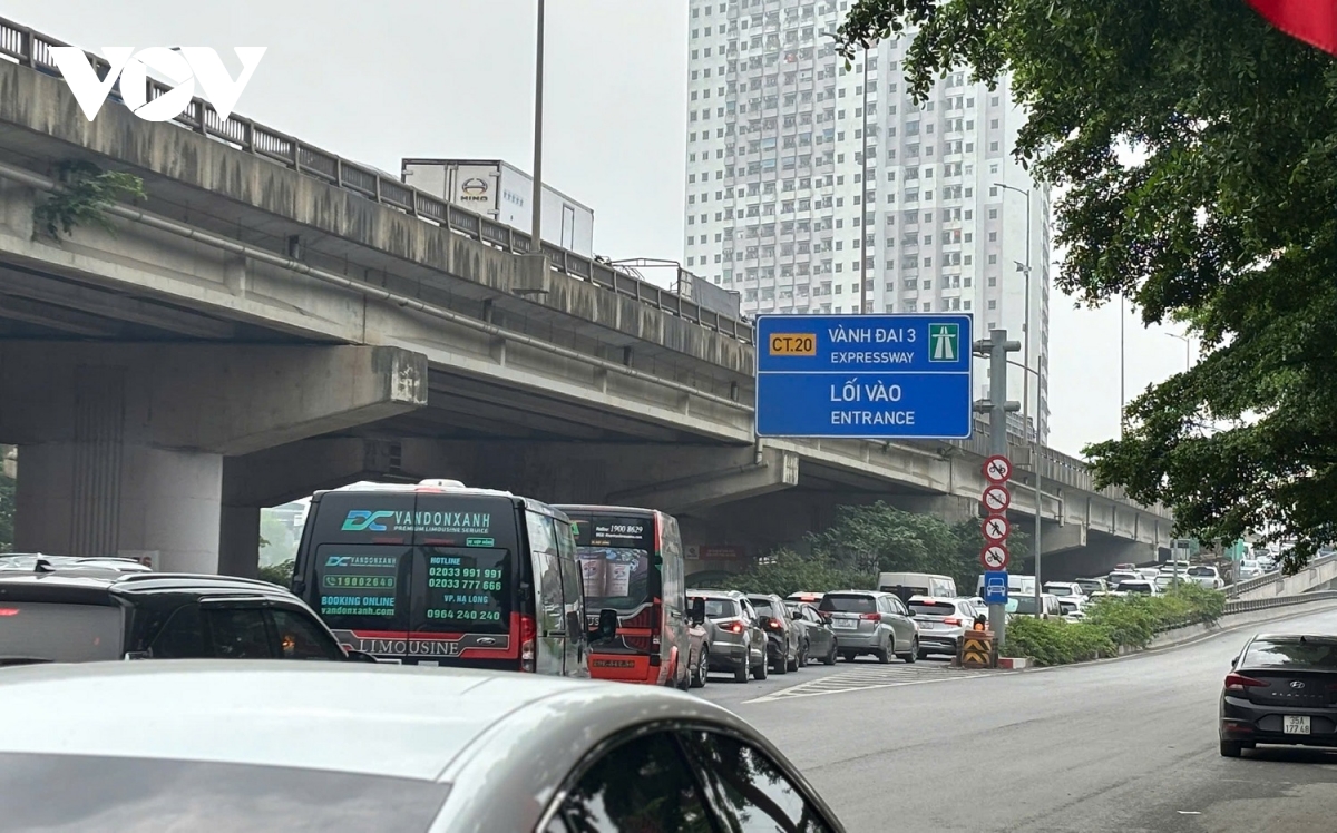 người dân nườm nượp rời nội thành hà nội, vành đai 3 trên cao ùn ứ hàng km hình ảnh 7 nguoi dan nuom nuop roi noi thanh ha noi, vanh dai 3 tren cao un u hang km hinh anh 7