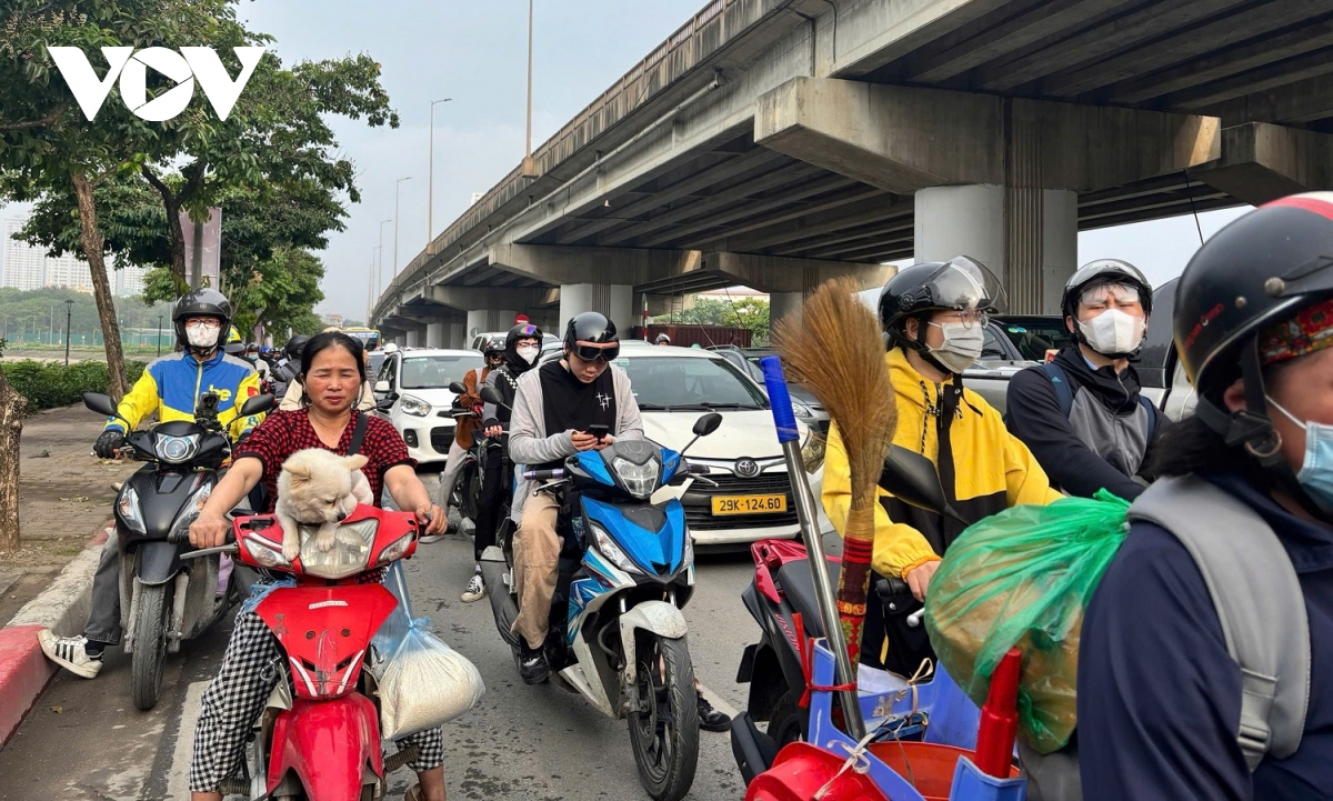 người dân nườm nượp rời nội thành hà nội, vành đai 3 trên cao ùn ứ hàng km hình ảnh 9 nguoi dan nuom nuop roi noi thanh ha noi, vanh dai 3 tren cao un u hang km hinh anh 9
