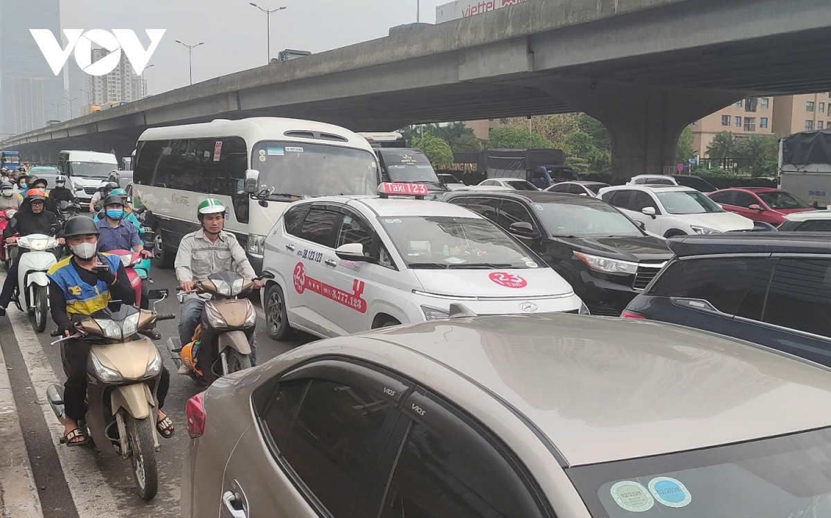 người dân nườm nượp rời nội thành hà nội, vành đai 3 trên cao ùn ứ hàng km hình ảnh 2 nguoi dan nuom nuop roi noi thanh ha noi, vanh dai 3 tren cao un u hang km hinh anh 2