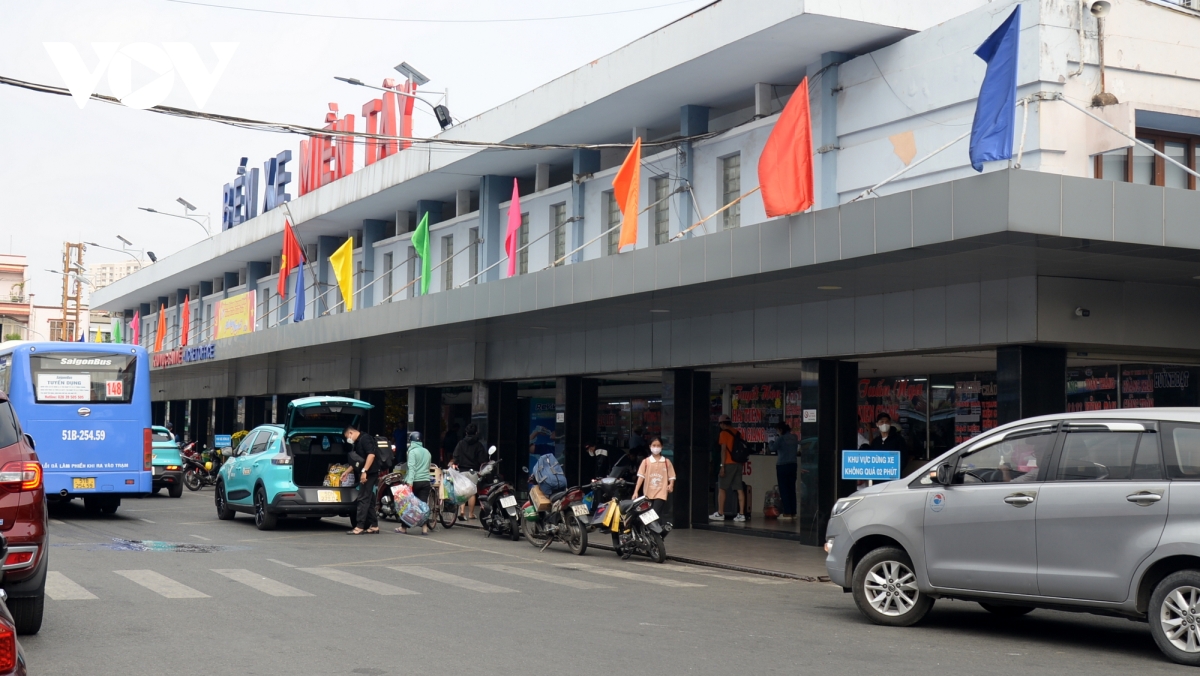 Khách qua bến xe tại TP.HCM dịp lễ 30/4 dự kiến tăng 5-10%, giá vé tăng cao nhất 40%