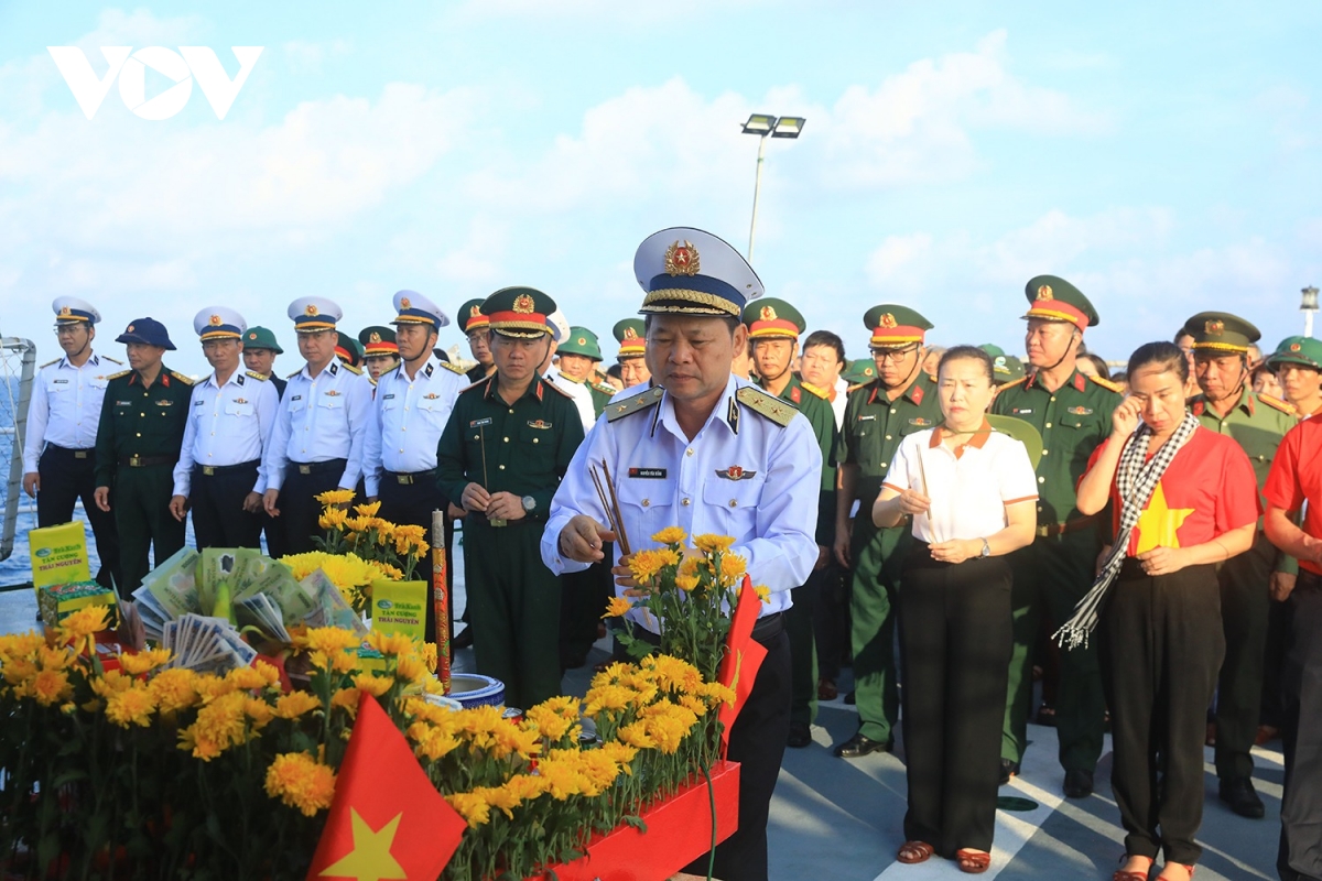 Doan cong tac so 9 ket thuc chuyen tham truong sa va nha gian dk1 hinh anh 3