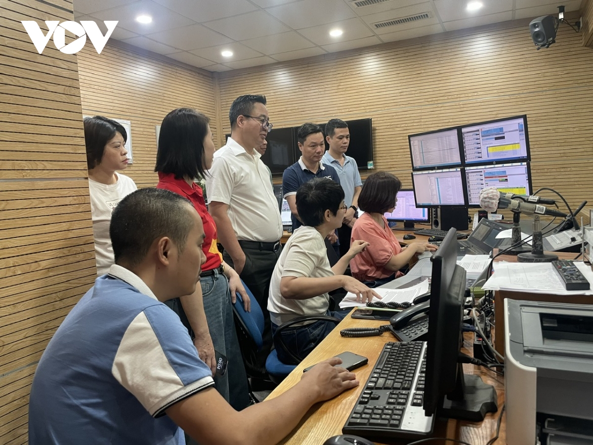 toàn cảnh lễ kỷ niệm, diễu binh, diễu hành cấp quốc gia mừng 50 năm thống nhất đất nước hình ảnh 45 toan canh le ky niem, dieu binh, dieu hanh cap quoc gia mung 50 nam thong nhat dat nuoc hinh anh 45