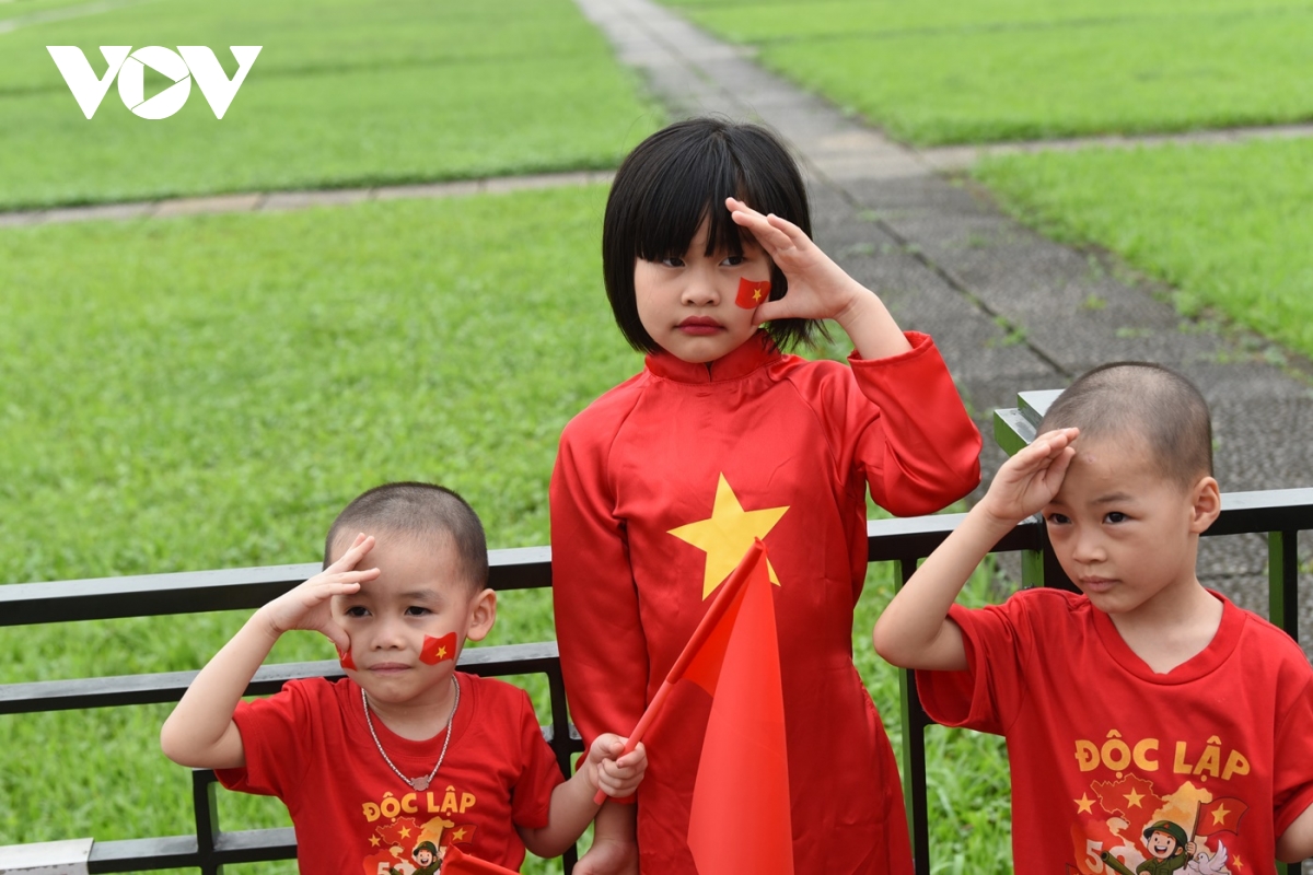 giới trẻ nô nức chụp ảnh kỷ niệm ở quảng trường ba Đình trong ngày 30 4 hình ảnh 7 gioi tre no nuc chup anh ky niem o quang truong ba Dinh trong ngay 30 4 hinh anh 7