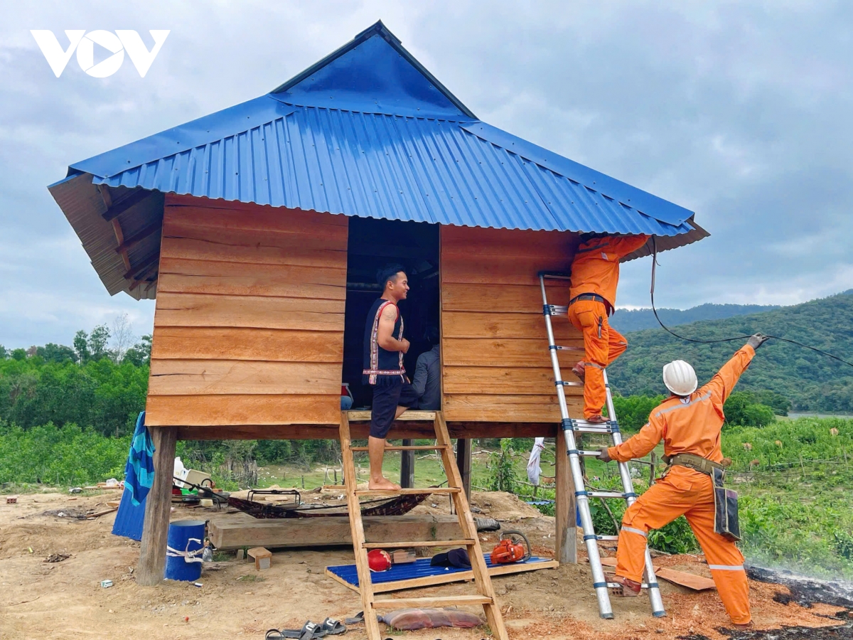 làng canh tiến bình Định đã có điện lưới quốc gia hình ảnh 3 lang canh tien binh Dinh da co dien luoi quoc gia hinh anh 3