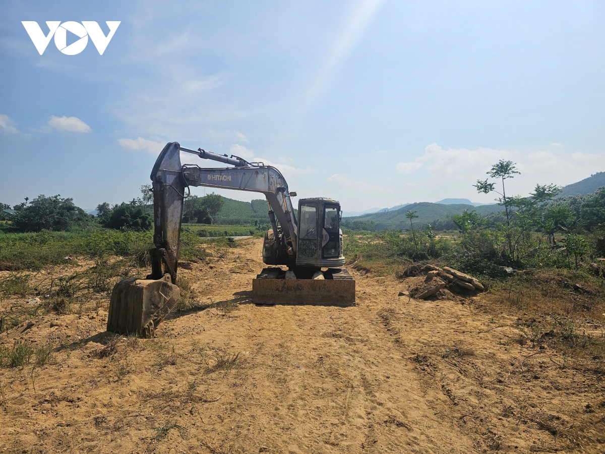 người dân ngăn cản không cho doanh nghiệp ở bình Định khai thác cát hình ảnh 3 nguoi dan ngan can khong cho doanh nghiep o binh Dinh khai thac cat hinh anh 3