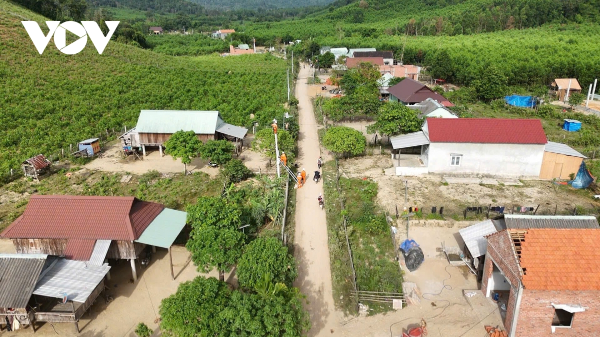 Làng Canh Tiến (Bình Định) đã có điện lưới quốc gia