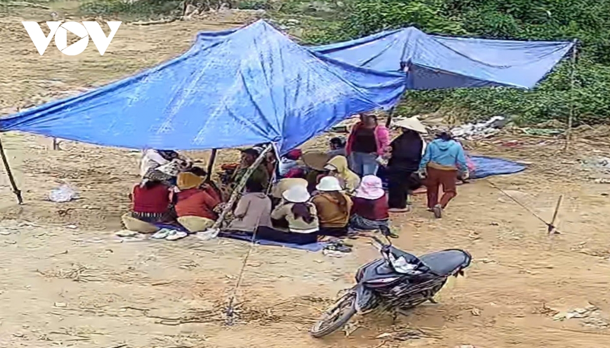 Người dân ngăn cản không cho doanh nghiệp ở Bình Định khai thác cát
