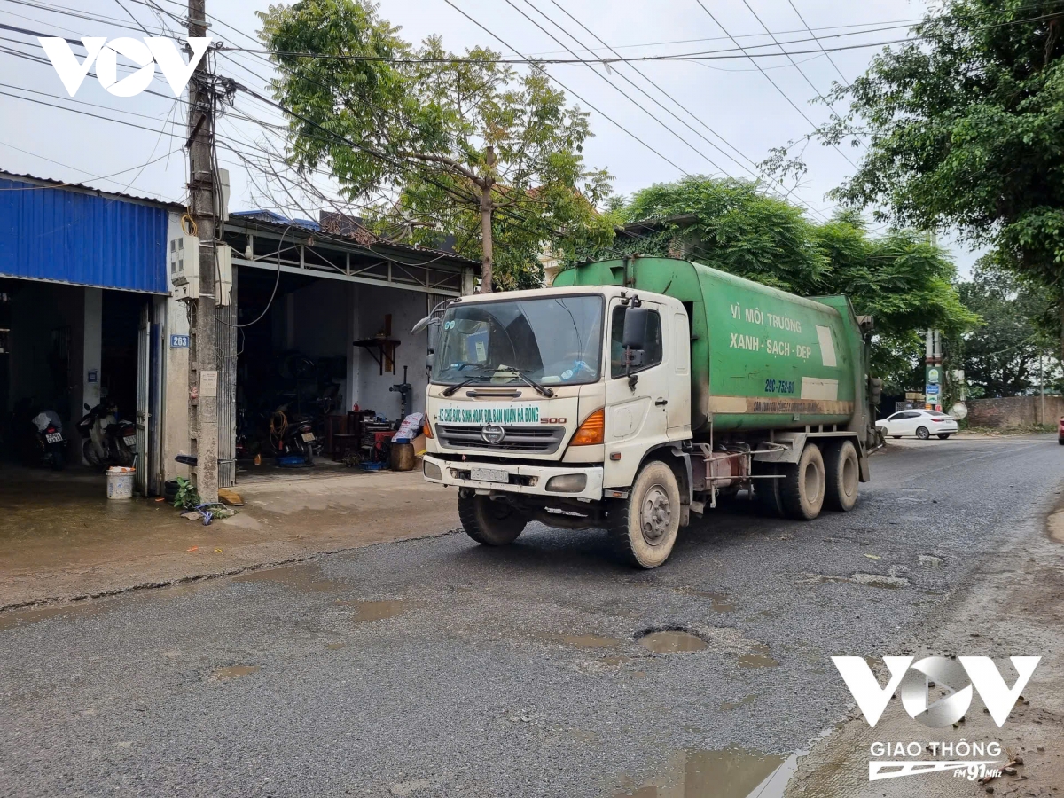 mùi nồng nặc trên cung đường lên bãi rác nam sơn hình ảnh 3 mui nong nac tren cung duong len bai rac nam son hinh anh 3