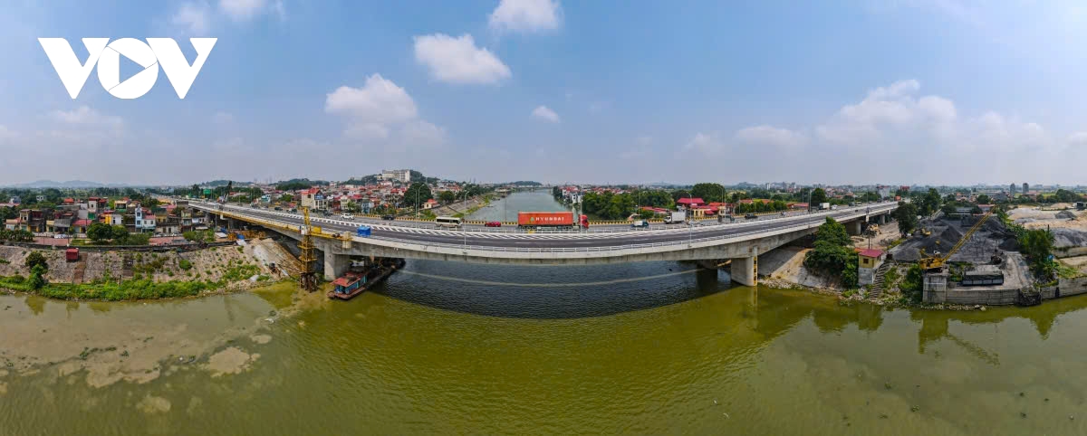 Cận cảnh những cây cầu trăm tỷ kết nối đôi bờ Bắc Ninh - Bắc Giang