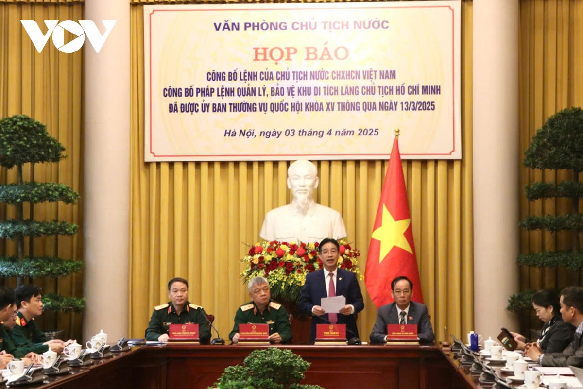 công bố lệnh của chủ tịch nước về pháp lệnh bảo vệ lăng chủ tịch hồ chí minh hình ảnh 1 cong bo lenh cua chu tich nuoc ve phap lenh bao ve lang chu tich ho chi minh hinh anh 1