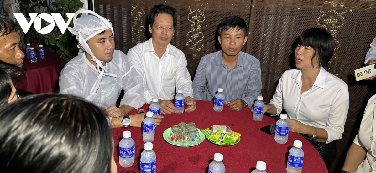 Lãnh đạo tỉnh Tiền Giang thăm hỏi gia đình có 4 người tử vong do hỏa hoạn