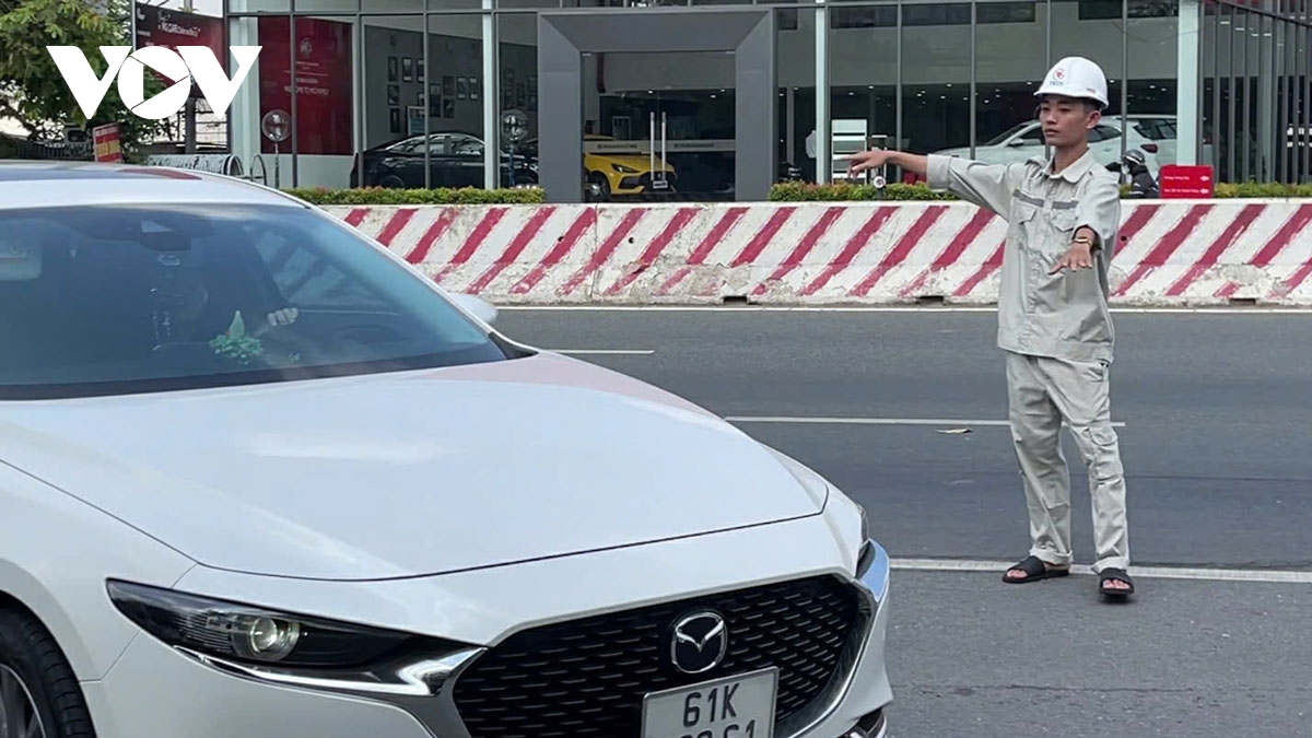 dừng xe giữa quốc lộ khảo sát thực hiện dự án đường sắt, người dân phản ứng hình ảnh 2 dung xe giua quoc lo khao sat thuc hien du an duong sat, nguoi dan phan ung hinh anh 2