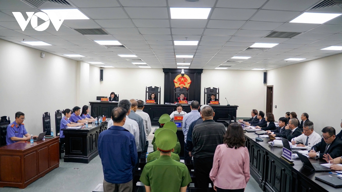 xét xử cựu lãnh đạo tổng công ty chè việt nam 8 bị cáo hầu toà đầy đủ hình ảnh 3 xet xu cuu lanh dao tong cong ty che viet nam 8 bi cao hau toa day du hinh anh 3