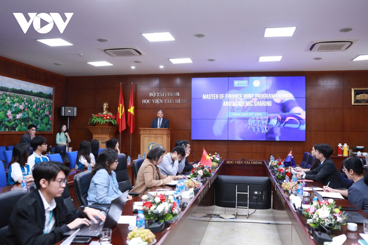 Học viện Tài chính liên kết đào tạo thạc sĩ tài chính với ĐH Massey