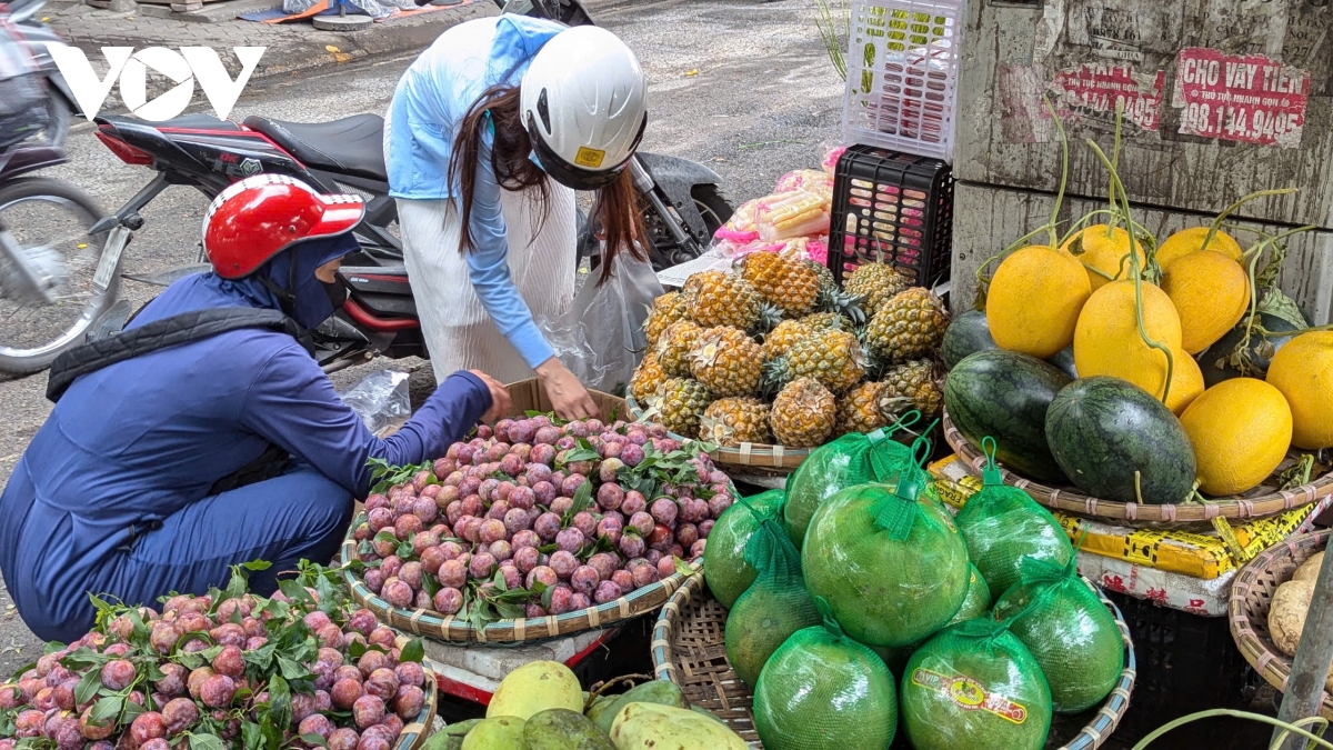 tết Đoan ngọ bánh tro, rượu nếp, hoa quả đắt hàng hình ảnh 11 tet Doan ngo banh tro, ruou nep, hoa qua dat hang hinh anh 11
