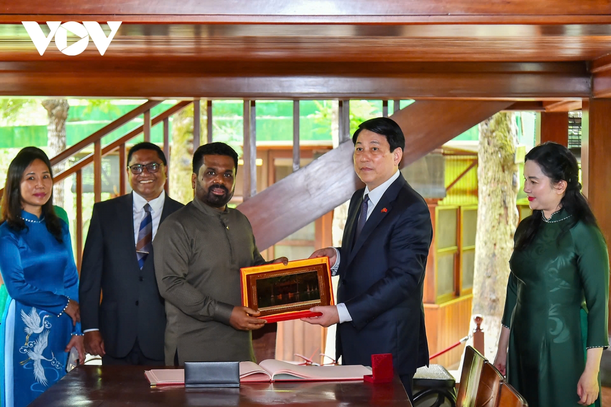 chủ tịch nước lương cường và tổng thống sri lanka thăm khu di tích bác hồ hình ảnh 5 chu tich nuoc luong cuong va tong thong sri lanka tham khu di tich bac ho hinh anh 5