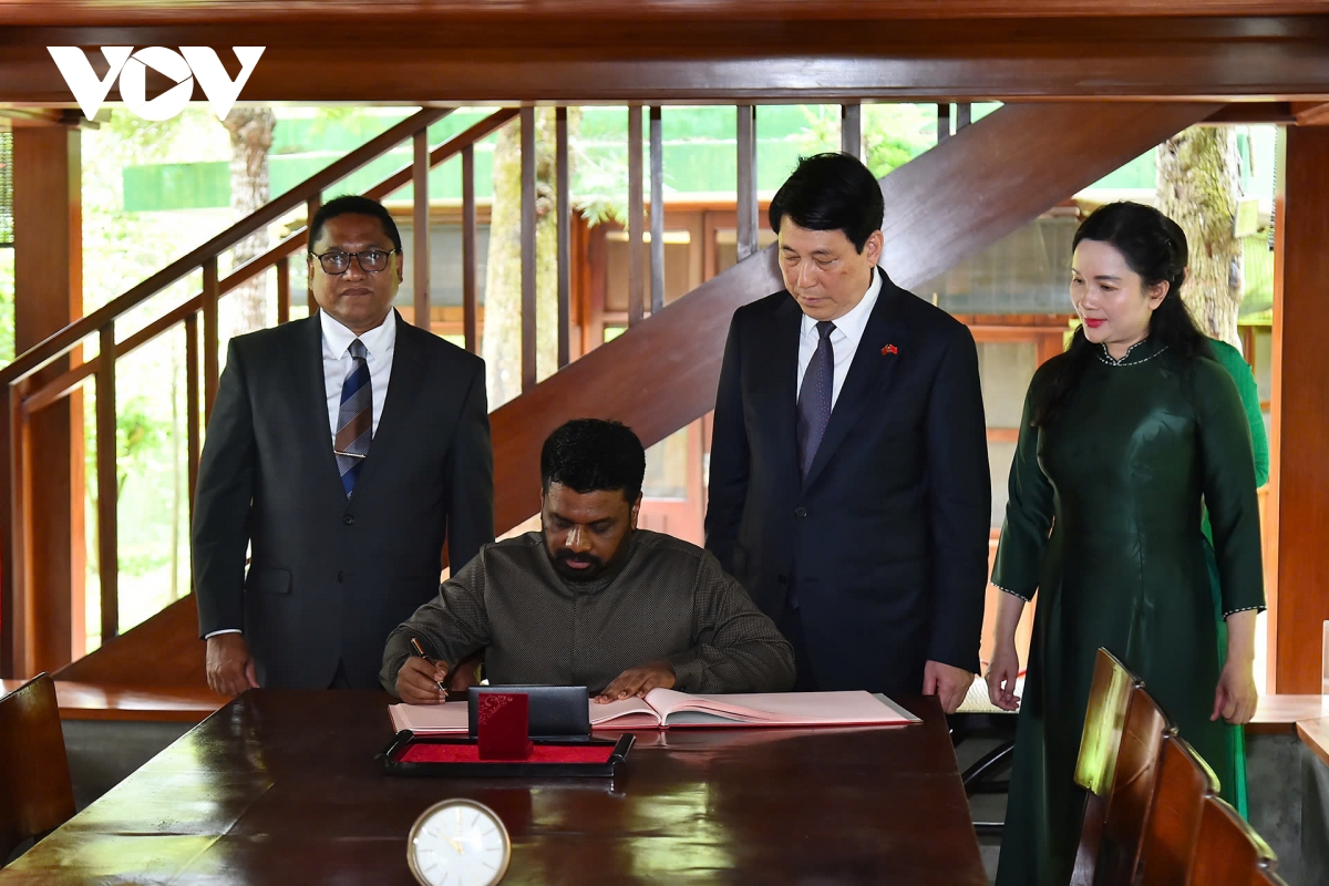 chủ tịch nước lương cường và tổng thống sri lanka thăm khu di tích bác hồ hình ảnh 4 chu tich nuoc luong cuong va tong thong sri lanka tham khu di tich bac ho hinh anh 4