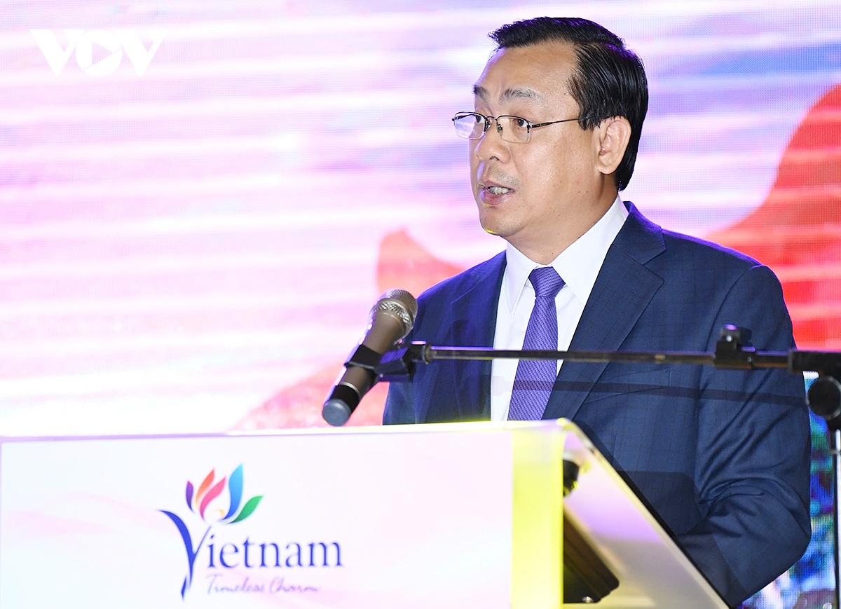 https://media.vov.vn/sites/default/files/styles/large_watermark/public/2025-05/0905.quang_ba_du_lich_vietnam_tai_thuy_si_11.jpg