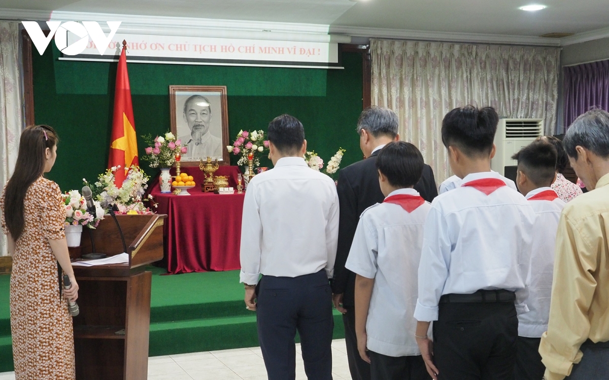 kiều bào việt nam kỷ niệm ngày sinh chủ tịch hồ chí minh tại campuchia, pháp hình ảnh 1 kieu bao viet nam ky niem ngay sinh chu tich ho chi minh tai campuchia, phap hinh anh 1