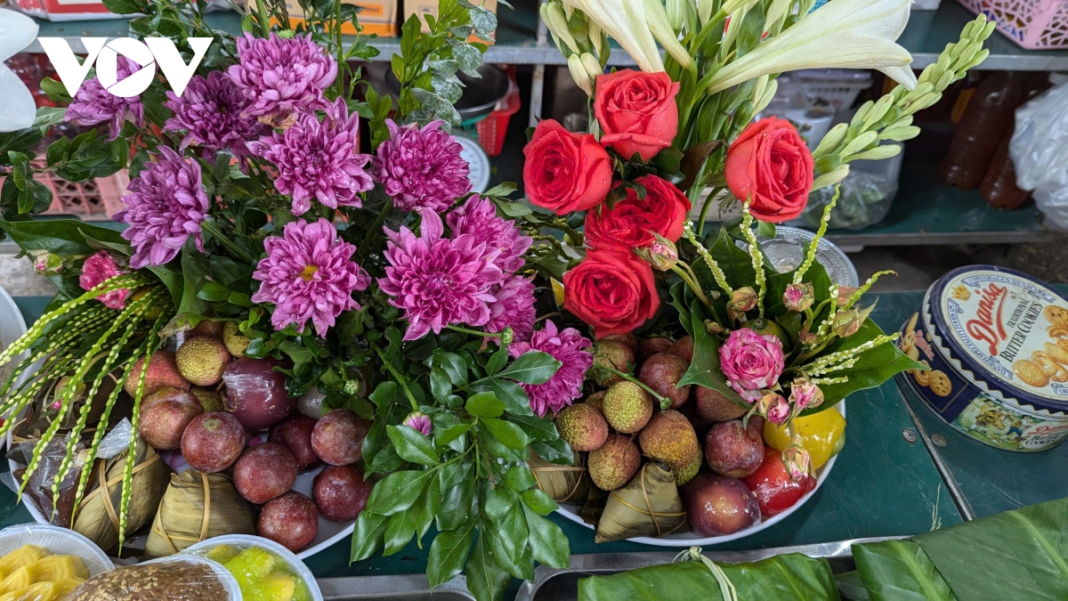 tết Đoan ngọ bánh tro, rượu nếp, hoa quả đắt hàng hình ảnh 10 tet Doan ngo banh tro, ruou nep, hoa qua dat hang hinh anh 10