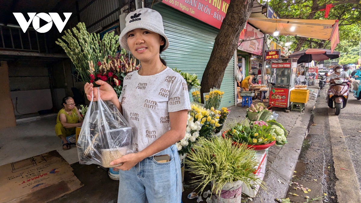 tết Đoan ngọ bánh tro, rượu nếp, hoa quả đắt hàng hình ảnh 12 tet Doan ngo banh tro, ruou nep, hoa qua dat hang hinh anh 12
