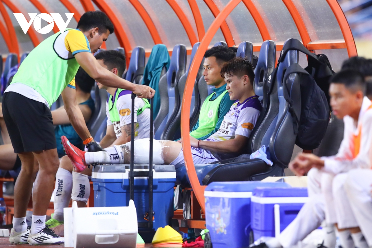 toàn cảnh hà nội fc 5-1 clb tp.hcm tuấn hải lại khiến hlv kim sang sik lo lắng hình ảnh 15 toan canh ha noi fc 5-1 clb tp.hcm tuan hai lai khien hlv kim sang sik lo lang hinh anh 15