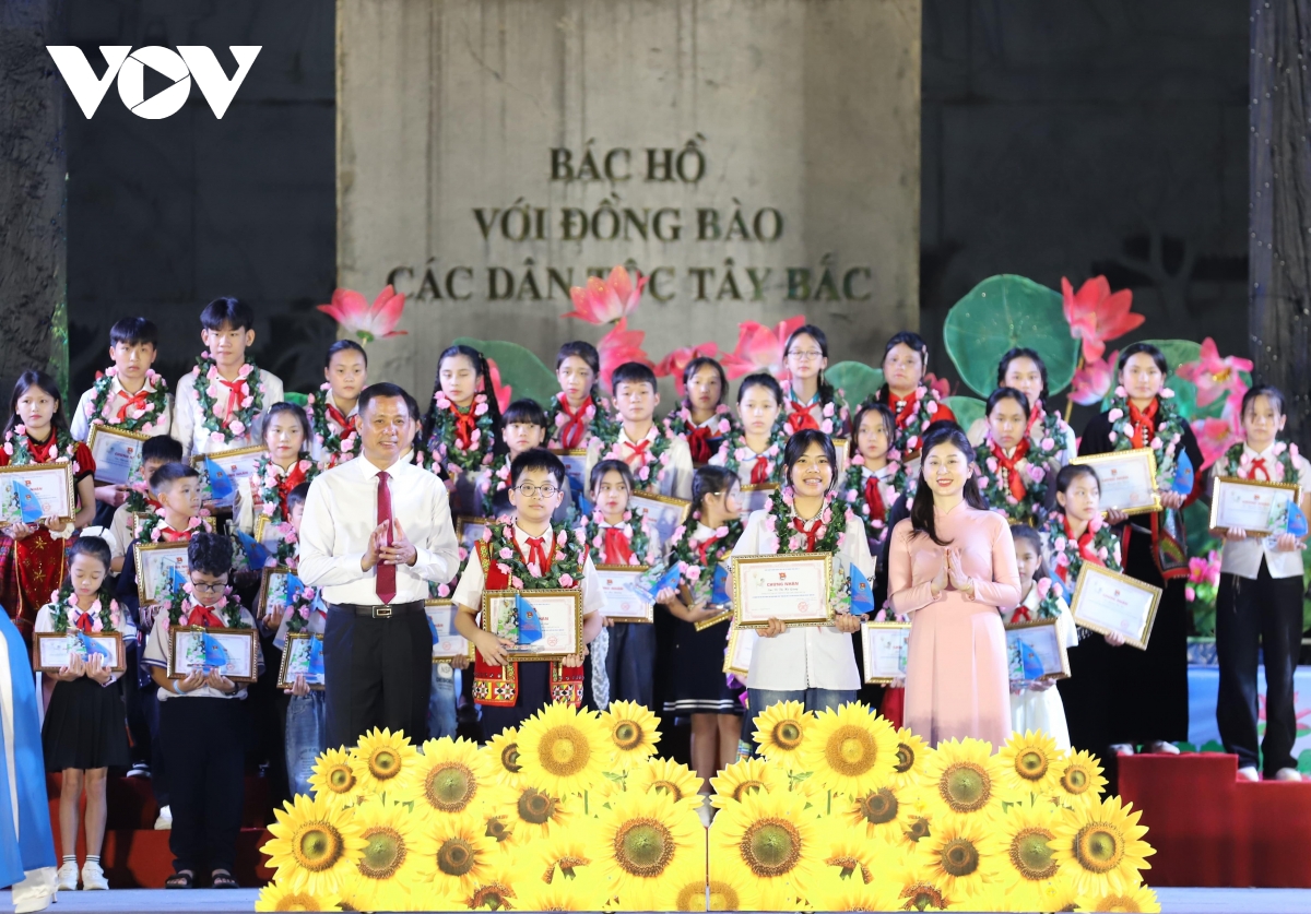 sơn la tuyên dương 135 thanh thiếu nhi tiêu biểu làm theo lời bác hình ảnh 1 son la tuyen duong 135 thanh thieu nhi tieu bieu lam theo loi bac hinh anh 1
