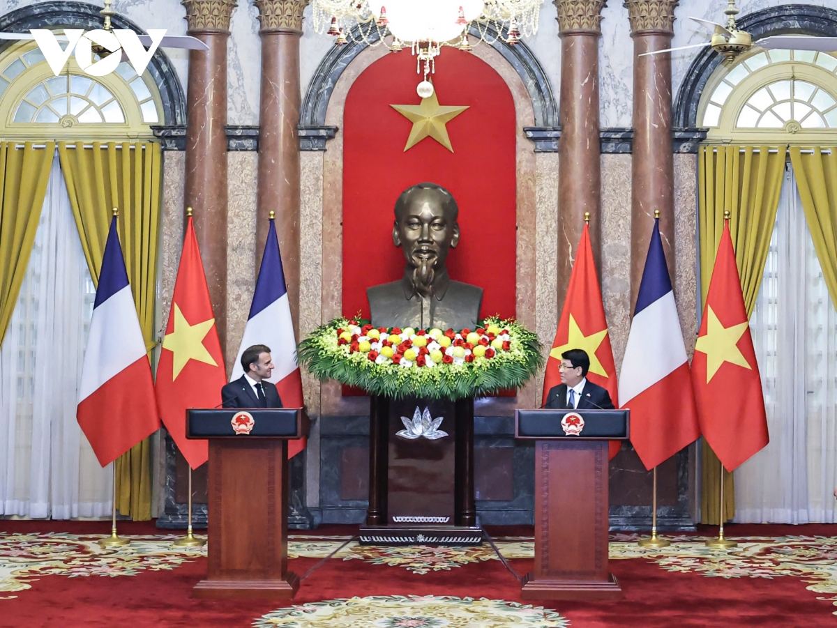 chủ tịch nước lương cường và tổng thống pháp emmanuel macron gặp gỡ báo chí hình ảnh 1 chu tich nuoc luong cuong va tong thong phap emmanuel macron gap go bao chi hinh anh 1